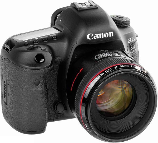 新作大特価お買い得世界標準のハイスペック機種 Canon EOS 5D #5296 デジタルカメラ